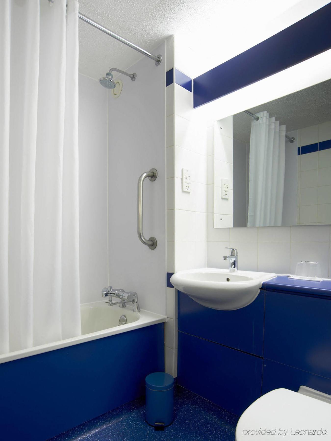 Travelodge Croydon Central Bagian luar foto